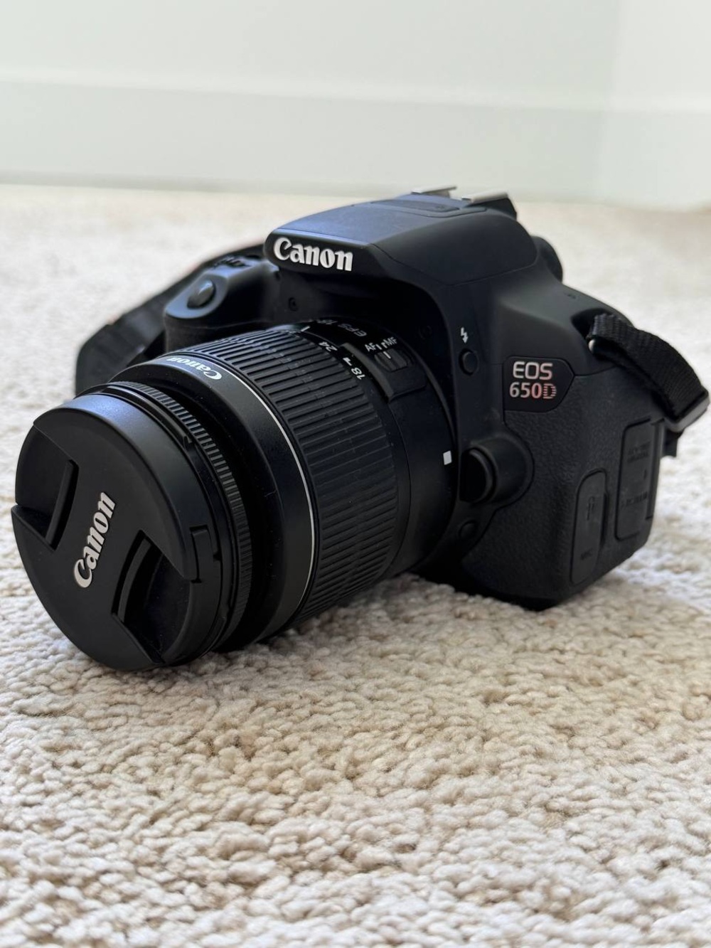 Canon EOS 650D DSLR Camera in Black with Standard Zoom Lens